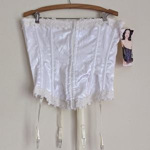 Vintage White Lacey Up Floral Corset NWT 🤍